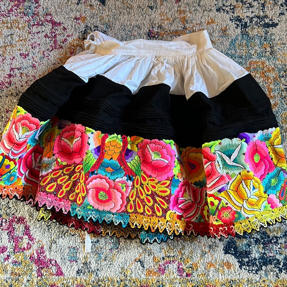 Vintage authentic Peruvian pollera skirt. 14inch waist, 21in length.